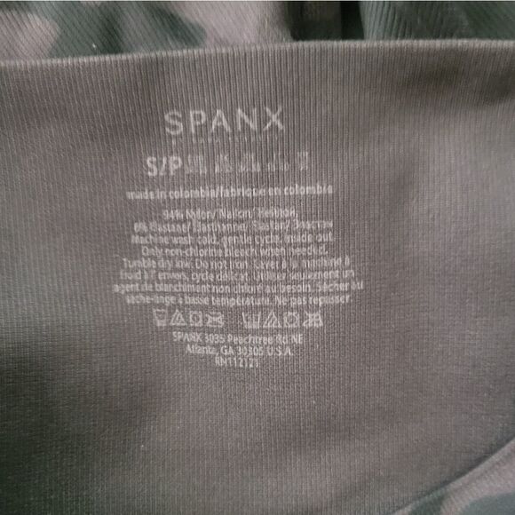 Spanx Seamless Look at Me Now Camo Leggings Size Small - Picture 5 of 5